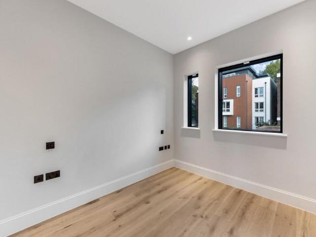 4 bedroom terraced house to rent