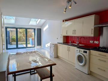 4 bedroom terraced house to rent