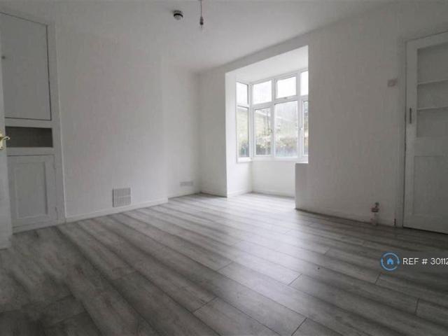 4 bedroom terraced house to rent
