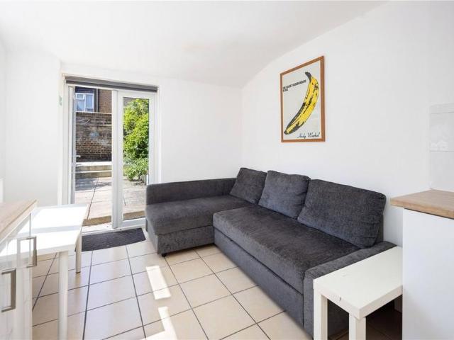 4 bedroom terraced house to rent