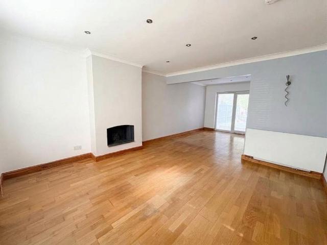 4 bedroom terraced house to rent