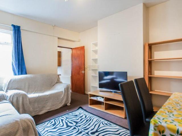 4 bedroom terraced house to rent