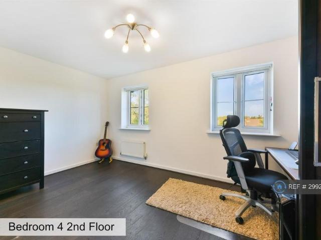 4 bedroom terraced house to rent