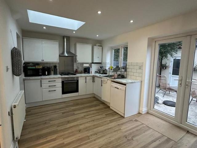 4 bedroom terraced house to rent