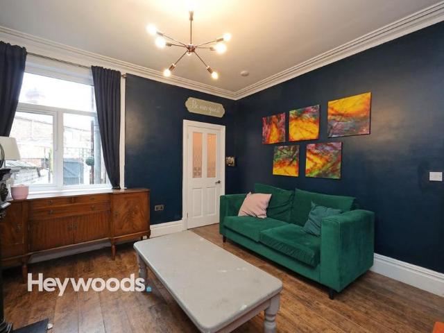 4 bedroom terraced house to rent