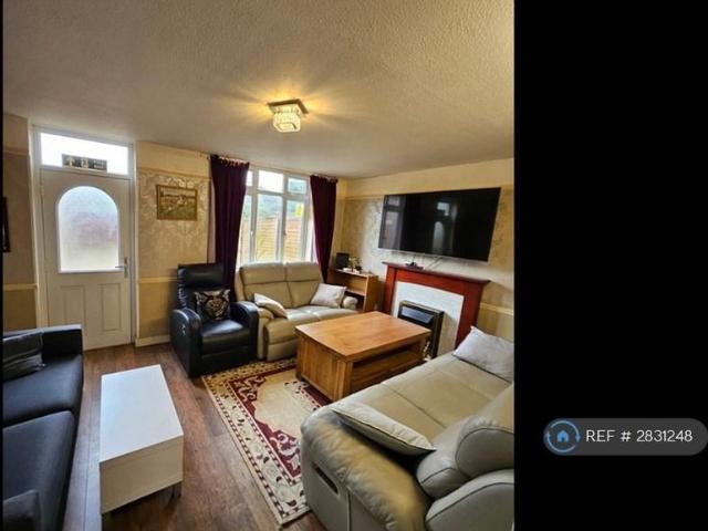 4 bedroom terraced house to rent