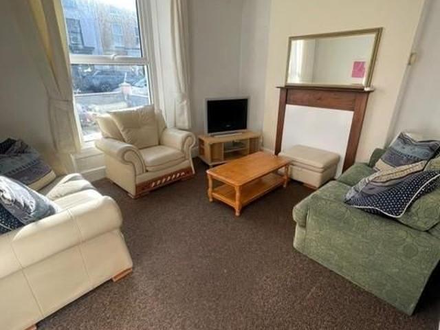 4 bedroom terraced house to rent