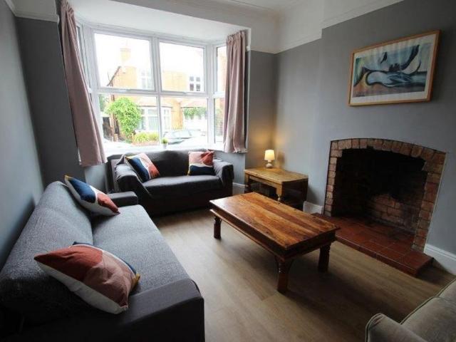 4 bedroom terraced house to rent