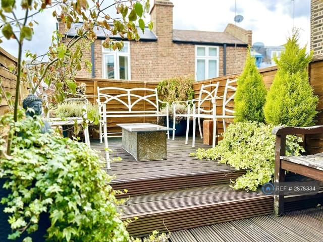 4 bedroom terraced house to rent
