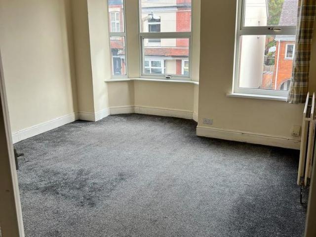 4 bedroom terraced house to rent