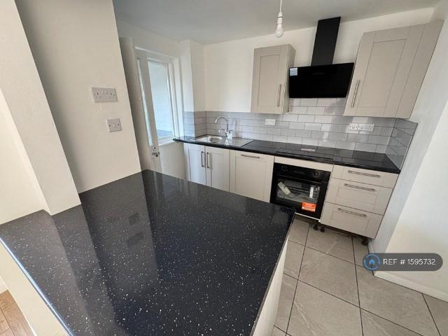 4 bedroom terraced house to rent