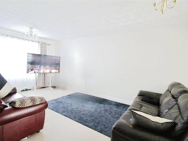 4 bedroom terraced house to rent