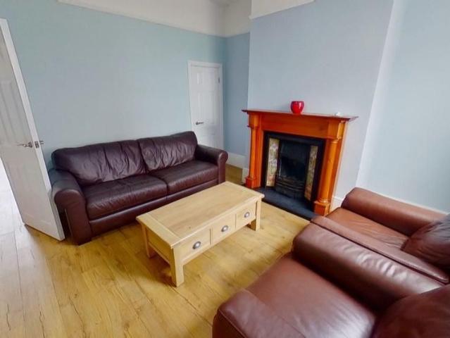 4 bedroom terraced house to rent