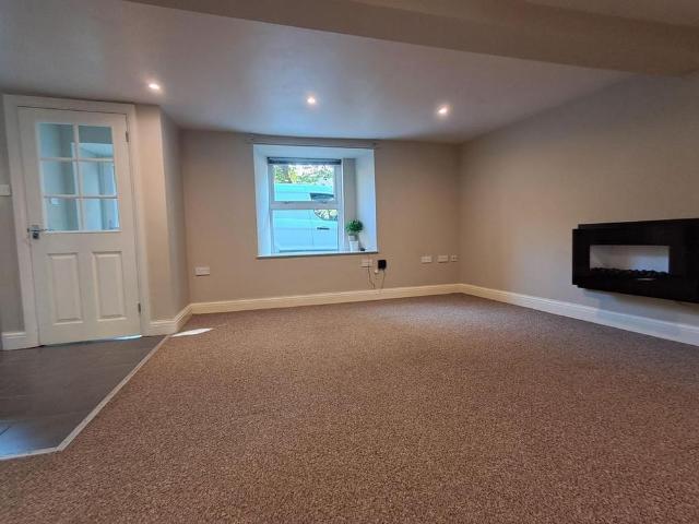 4 bedroom terraced house to rent