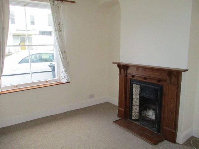 4 bedroom terraced house to rent