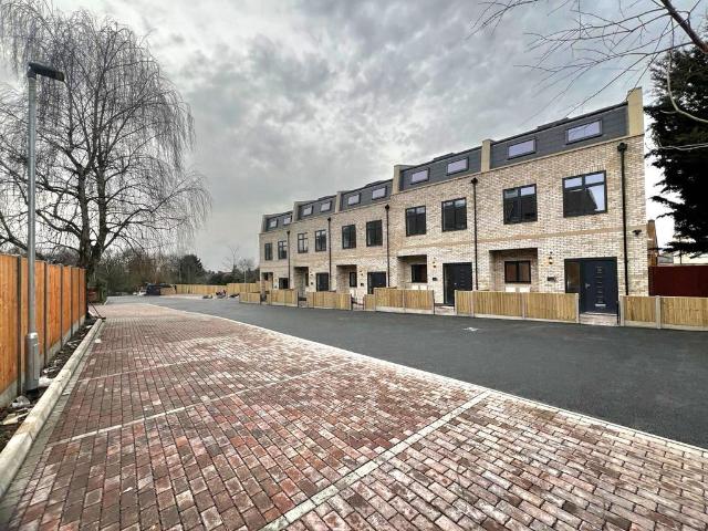 4 bedroom terraced house to rent