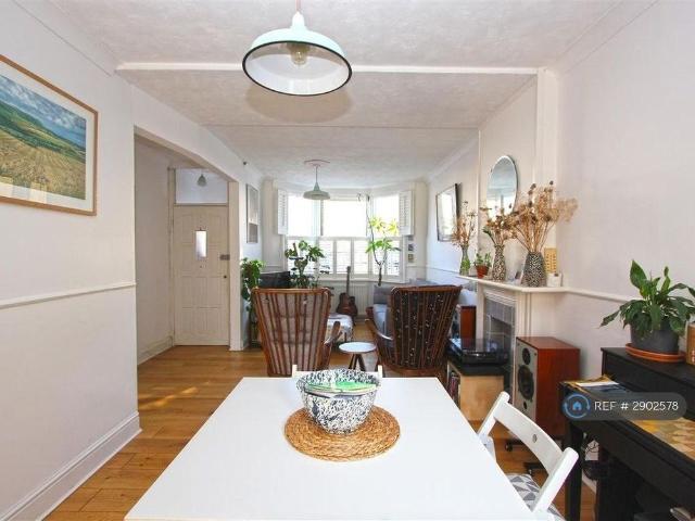4 bedroom terraced house to rent