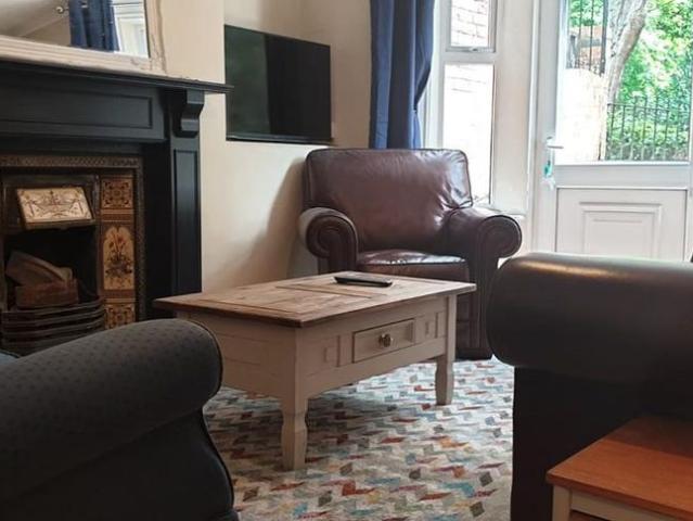 4 bedroom terraced house to rent