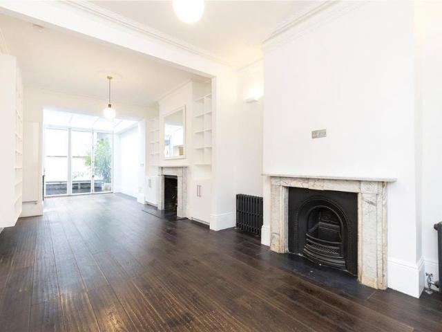 4 bedroom terraced house to rent