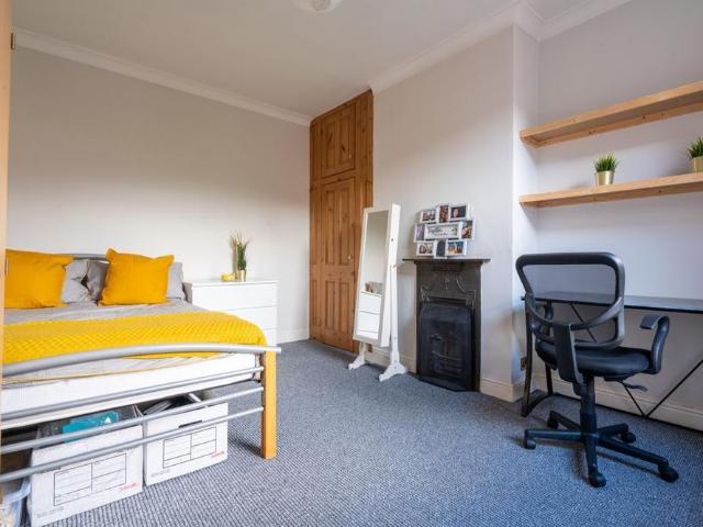 4 bedroom terraced house to rent