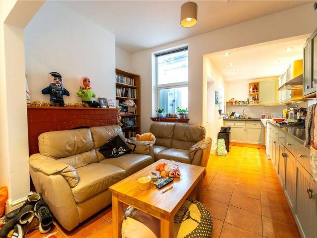 4 bedroom terraced house to rent