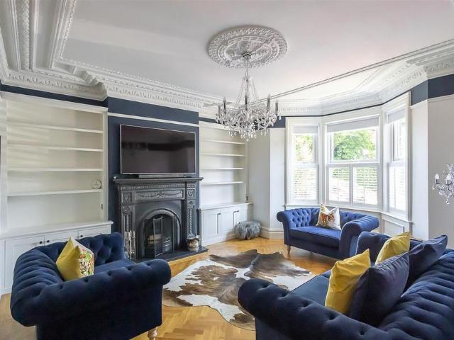 4 bedroom terraced house to rent