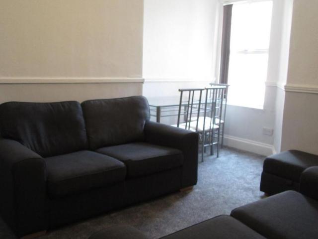 4 bedroom terraced house to rent
