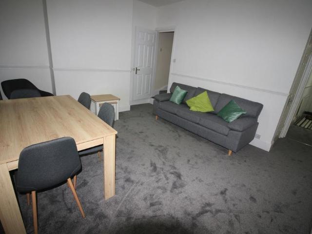 4 bedroom terraced house to rent