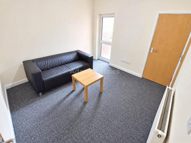 4 bedroom terraced house to rent