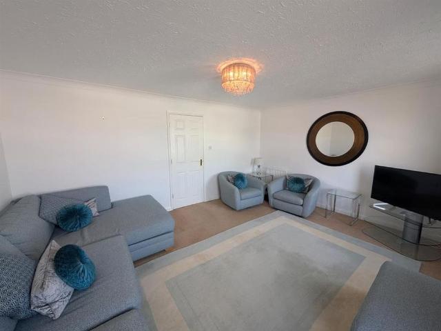 4 bedroom terraced house to rent