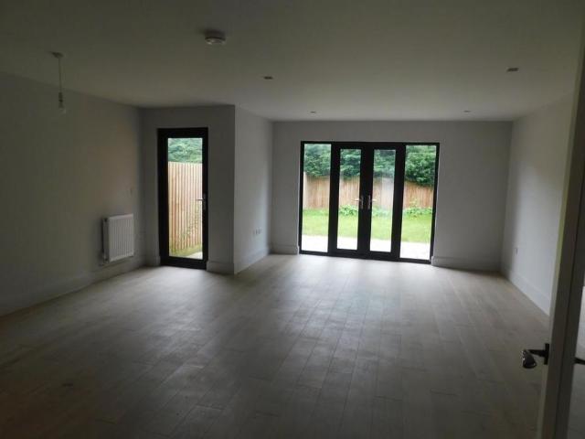 4 bedroom terraced house to rent