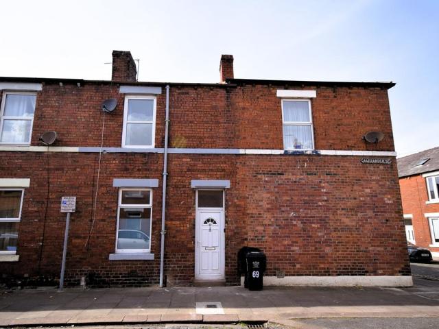 4 bedroom terraced house to rent