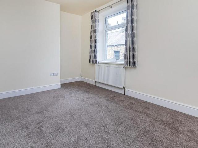 4 bedroom terraced house to rent