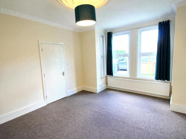 4 bedroom terraced house to rent