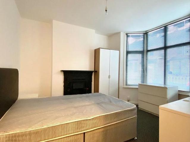4 bedroom terraced house to rent
