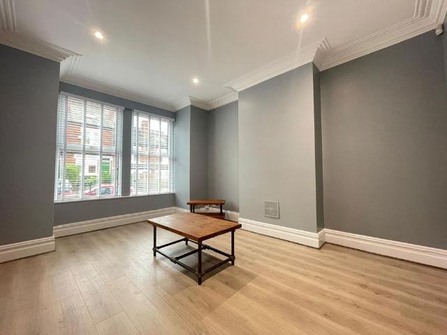 4 bedroom terraced house to rent