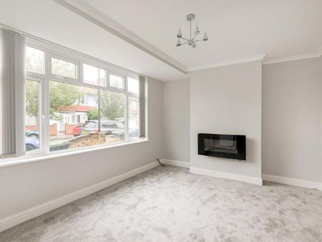 4 bedroom terraced house to rent