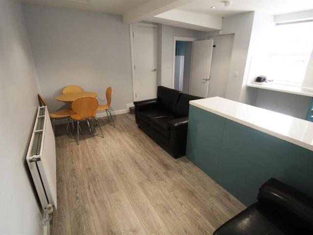 4 bedroom terraced house to rent