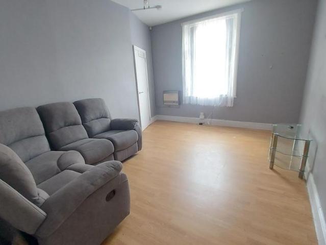 4 bedroom terraced house to rent
