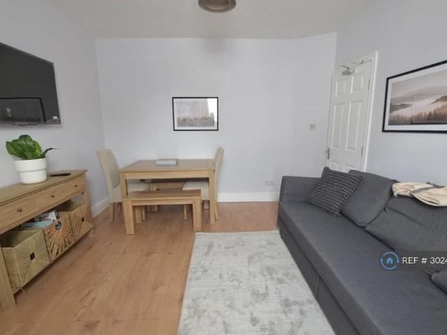 4 bedroom terraced house to rent