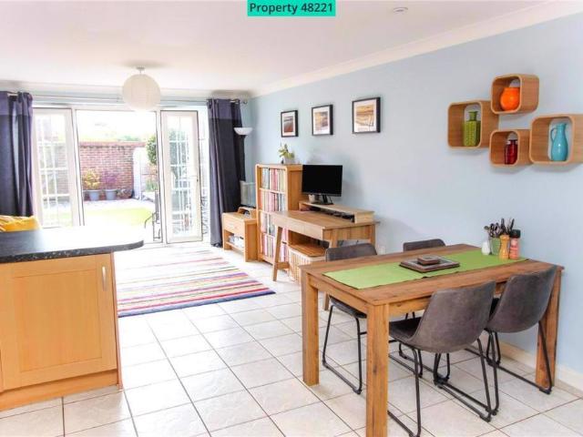 4 bedroom terraced house to rent