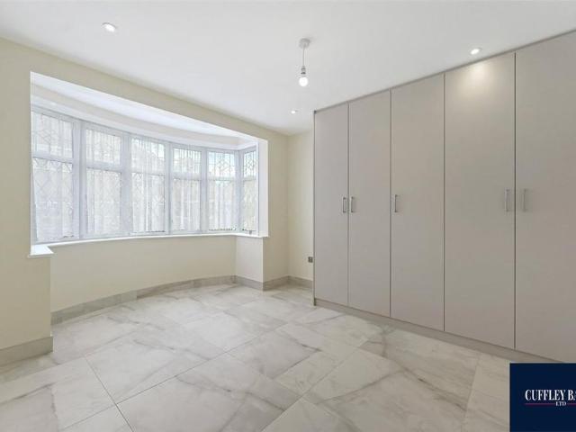4 bedroom terraced house to rent