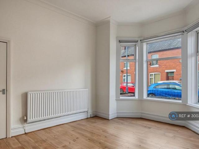 4 bedroom terraced house to rent