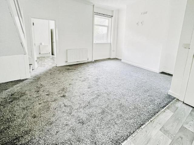 4 bedroom terraced house to rent