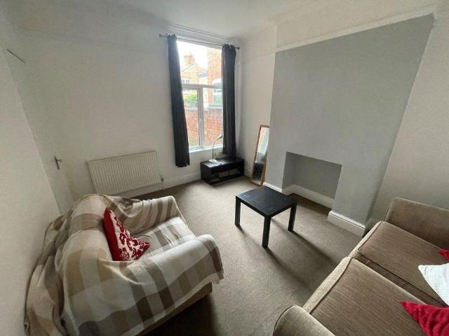 4 bedroom terraced house to rent