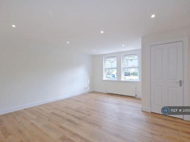 4 bedroom terraced house to rent
