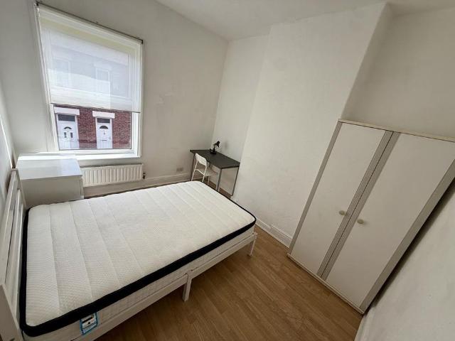 4 bedroom terraced house to rent