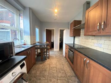 4 bedroom terraced house to rent