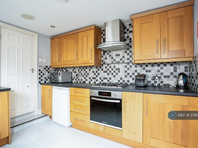 4 bedroom terraced house to rent