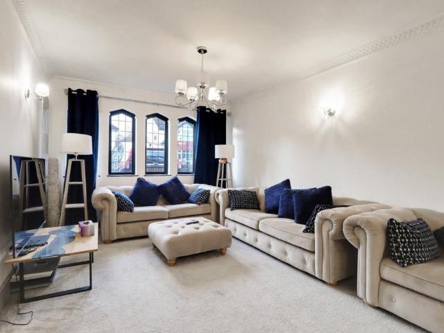 4 bedroom terraced house to rent